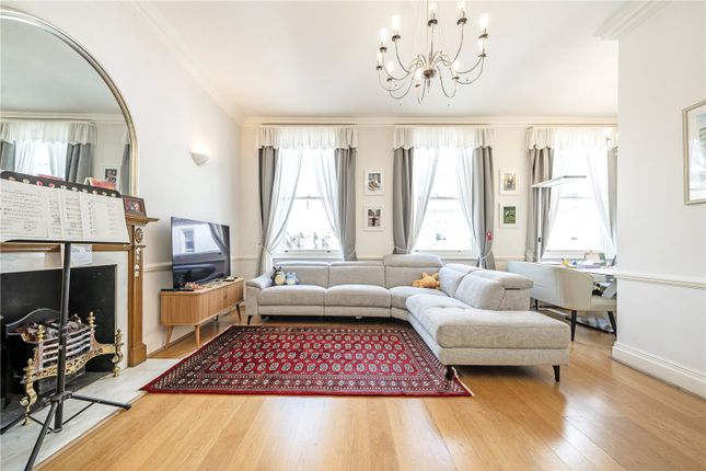 Flat to rent in Queen's Gate Gardens, London