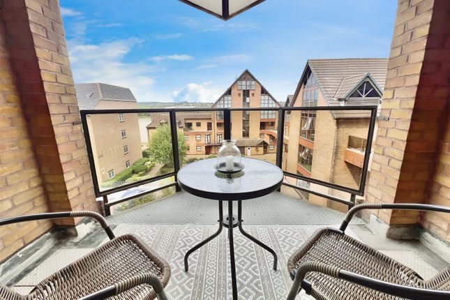 14 Sealand Court, Esplanade, Rochester photo 2