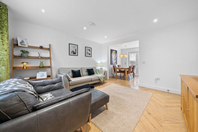 18, Swans Water Road, Stirling photo 3