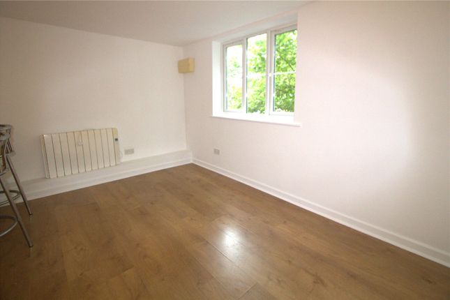 Flat 3, 71, Station Road, Liss photo 3