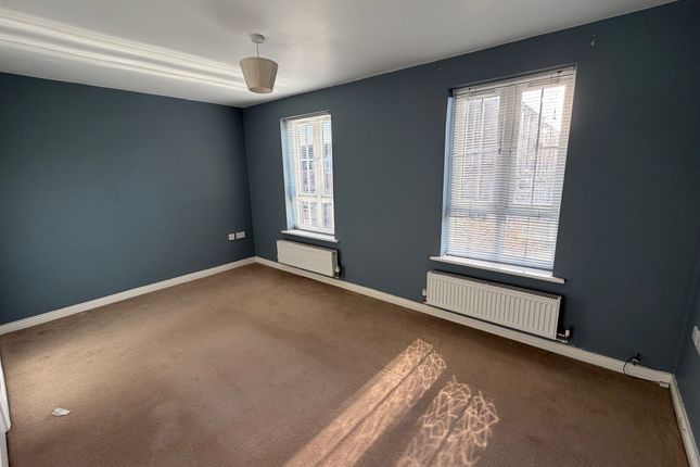 24, Denbigh Avenue, Worksop photo 5