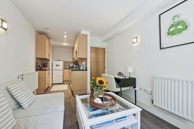 Flat 35, Building 22,, Cadogan Road, London photo 3
