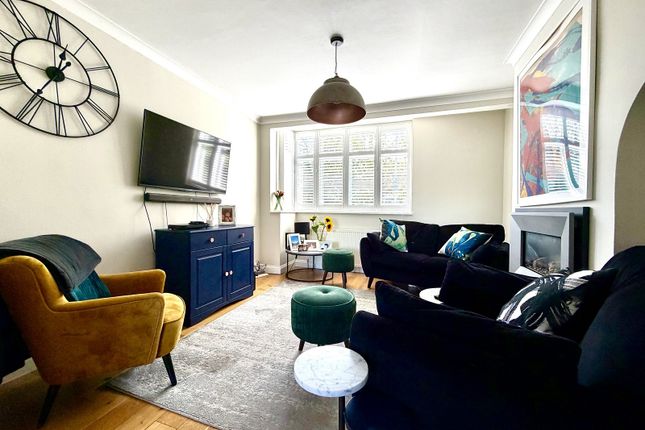 35, Cox Lane, Chessington photo 2