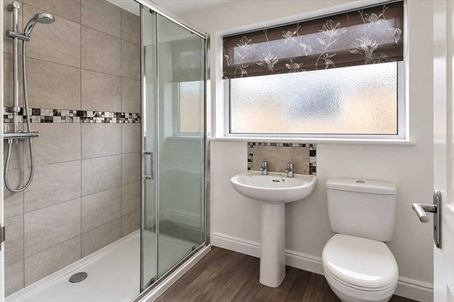 8, Carisbrooke Avenue, Great Clacton photo 4