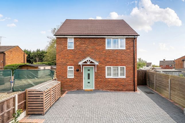 3-bed semi-detached on 22 Parnell Close, Abbots Langley, £525,000