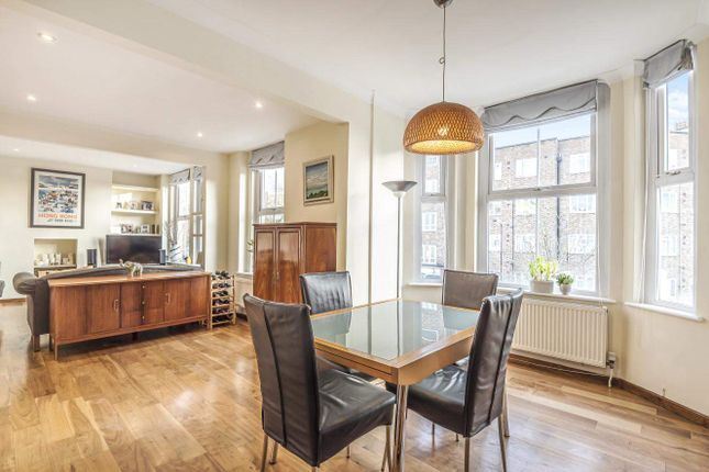 Flat for sale in Gloucester Drive, London