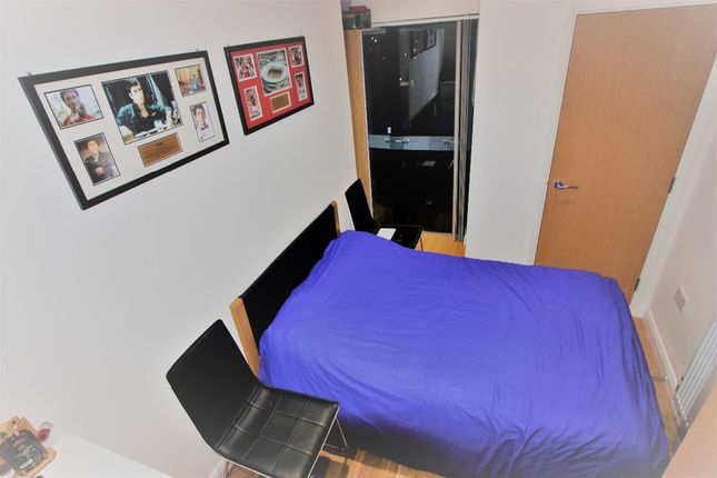 Flat for sale in 2 Bedroom Flat, City House, Croydon