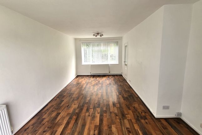 18, Larkhill Close, Leeds photo 2