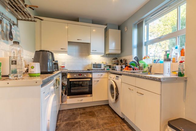 25, Stead Hill Way, Bradford photo 3