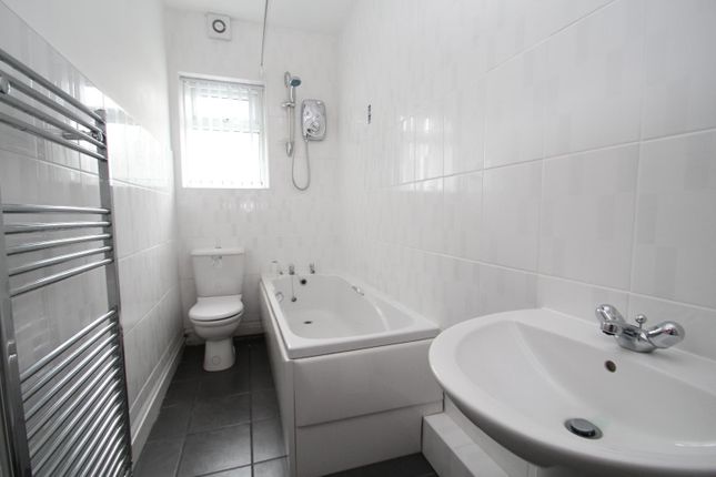 55, Victoria Street, West Yorkshire photo 4