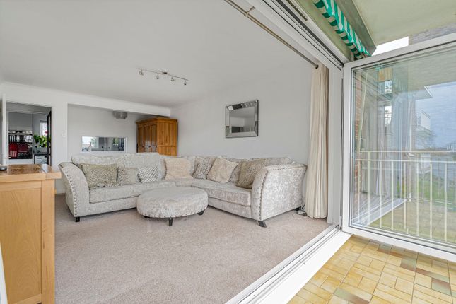 8 Nutbourne Court,, Riverside Road, Surrey photo 3