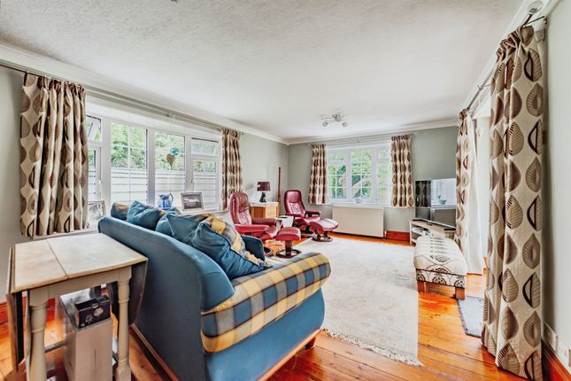 71, Honeycrock Lane, Redhill photo 2