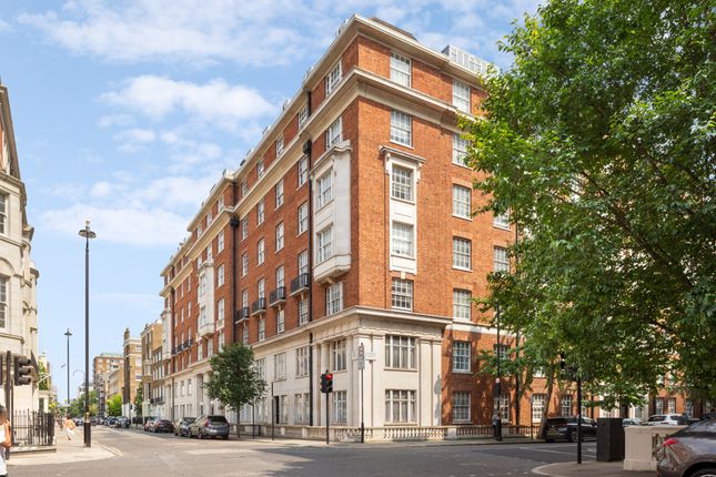 Flat for sale in George Street, London