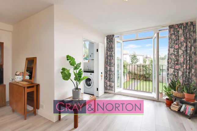 1-bed flat on Flat 9 Arundel House, Heathfield Road, Croydon, £235,000
