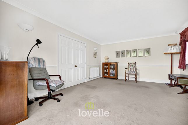 13 Augusta Oaks, Grimsby photo 4
