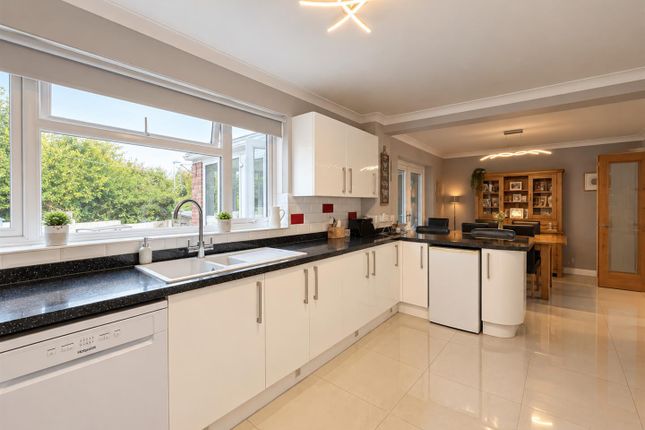 2, Hornbeam Close, Weymouth photo 2