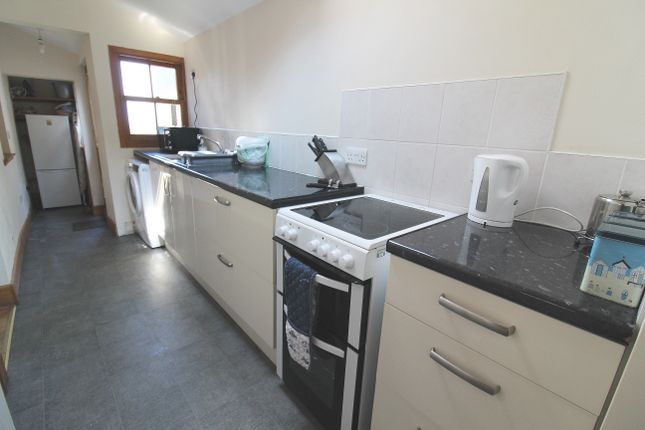 68, Yardie, Buckie photo 4