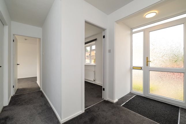 8, Randolph Close, Leamington Spa photo 3