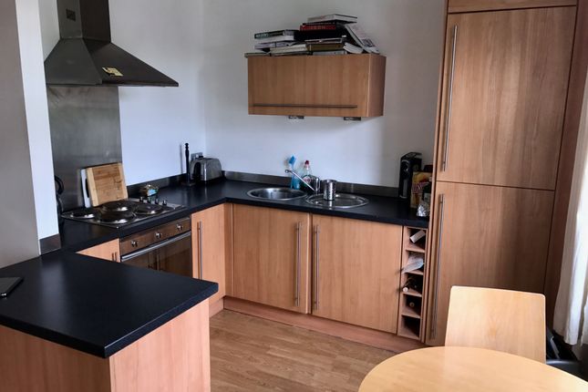 Apt 3, Manchester photo 2