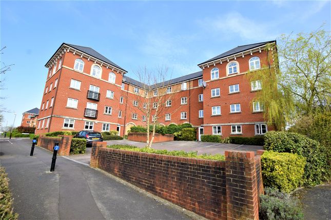 Flat to rent in Padstow Road, Swindon