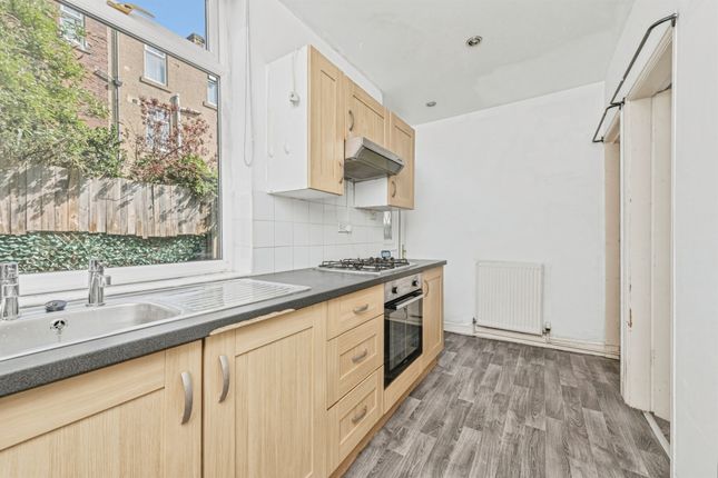 28, Stonehyrst Avenue, Dewsbury photo 2