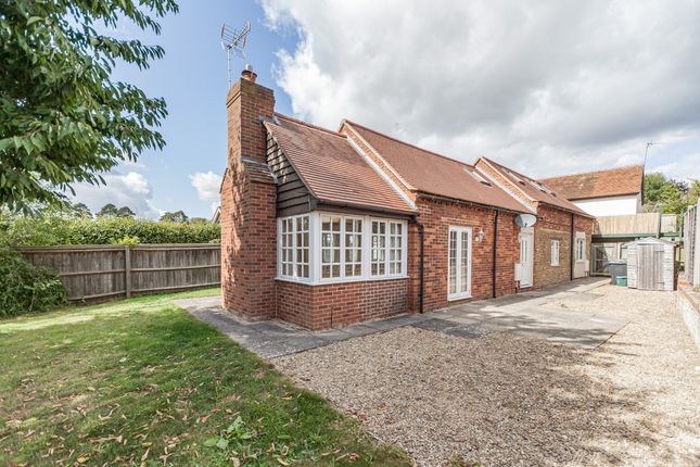 Cottage to rent in Faringdon Road, Southmoor, Abingdon
