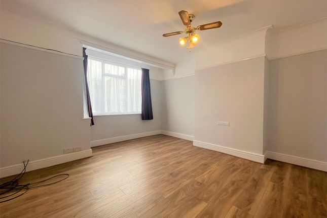 83, Parkfield Avenue, Hillingdon photo 2