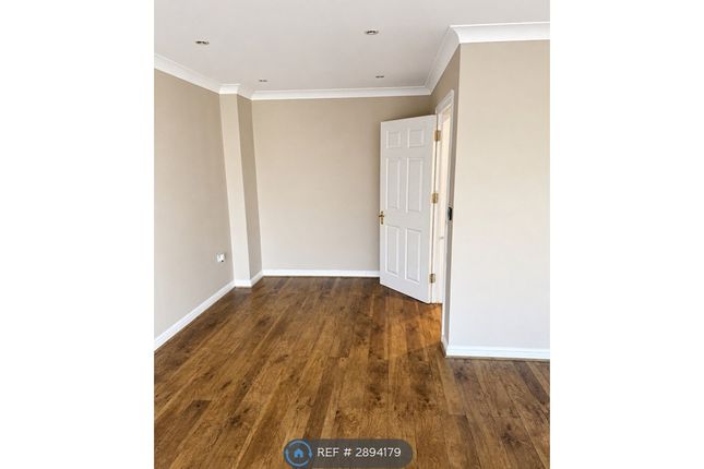 Whitfield Crescent, Dartford photo 3