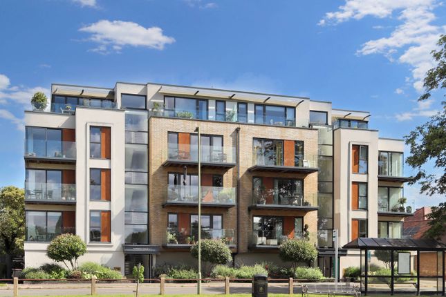 Thumbnail Flat to rent in Queens Road, Hersham Village, Surrey