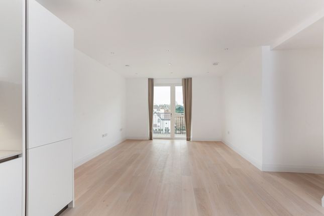 Flat 11, Haymarket House, 1, Pinewood Gardens, Teddington photo 3