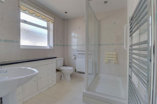 8, Lilac Avenue, Wickford photo 4