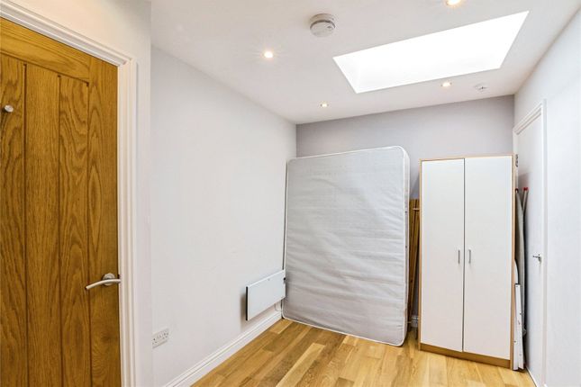 Flat 7, 4, St. Georges Square, Lancashire photo 5