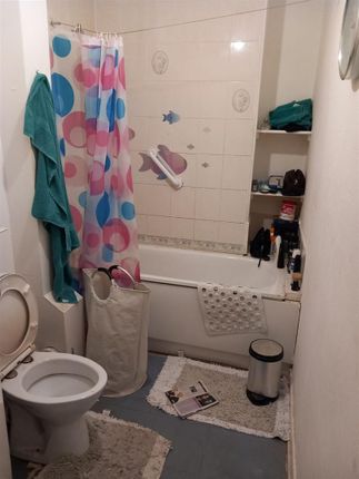 Bathroom 1 .Jpg