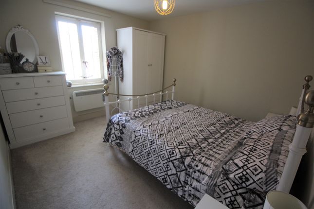 Flat to rent in Rawstorn Road, Colchester