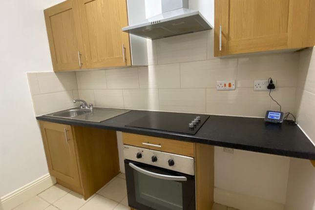 Flat 2, Oakfield Lodge, Park Road, Fordingbridge, Hampshire, SP6, Fordingbridge photo 5
