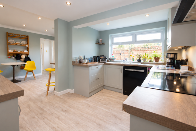 36 Jubilee Road, Waterlooville photo 2