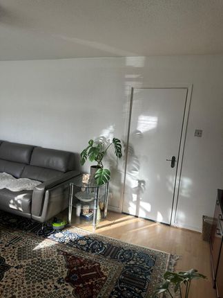 Exeter House, Watermill Way, Middlesex , Whitton Richmand photo 4