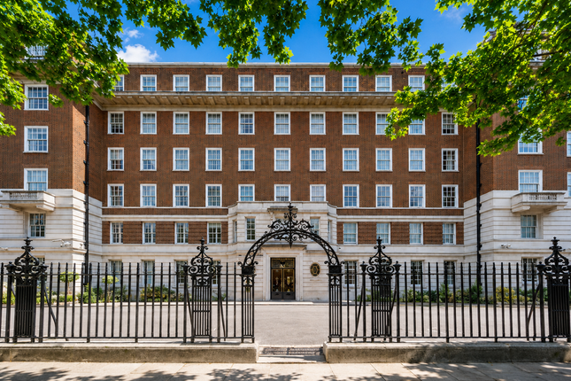 4-bed flat on Flat 15,, Abbey Lodge, London, £8,666/mo
