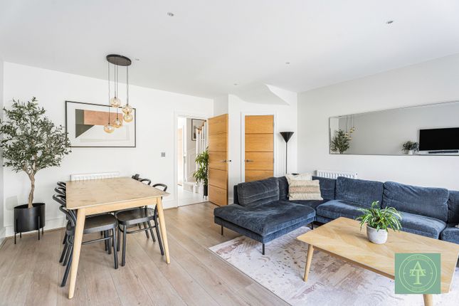 12 Vicars Moor Lane, London photo 3