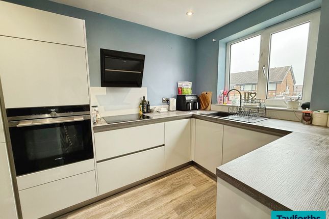 3 Reeval Close, Barnoldswick photo 3