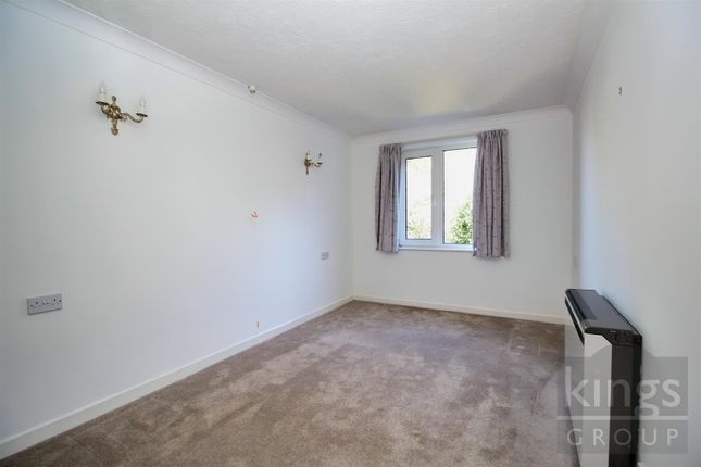 Flat for sale in Edwards Court, Turners Hill, Waltham Cross