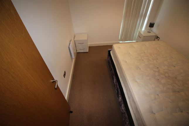 Flat to rent in Chapel Street, Salford