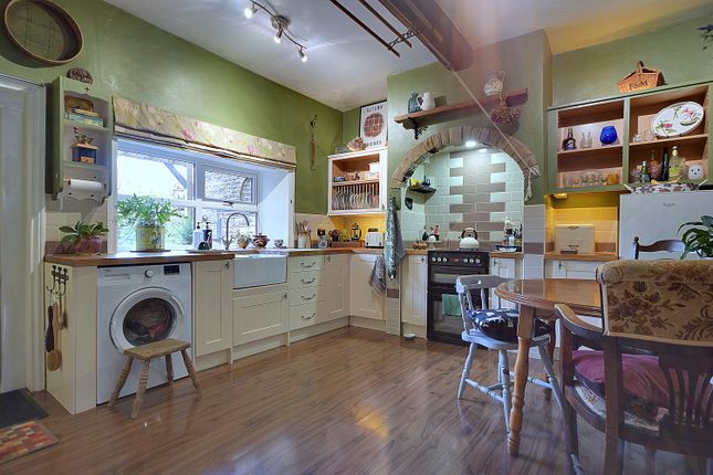 18, CROWTREES LANE, BRIGHOUSE photo 4