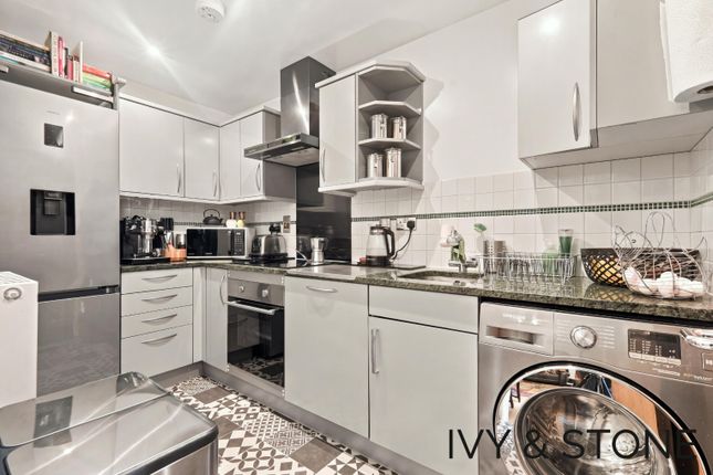 5 Barrier Point Road, London, Greater London photo 4