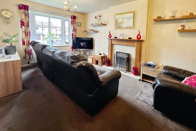 7, Tay Court, Bradford photo 4