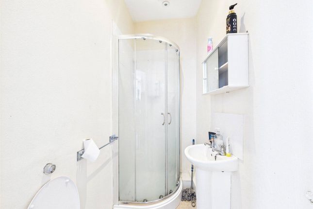 Middle Flat, 18, Church Street, Cornwall photo 4