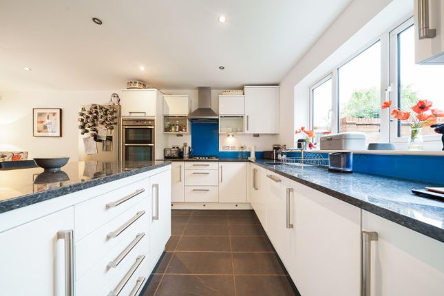 2, Morris Avenue, Uxbridge photo 3