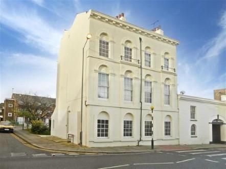 Flat to rent in Trinity Court, Harmer Street, Gravesend