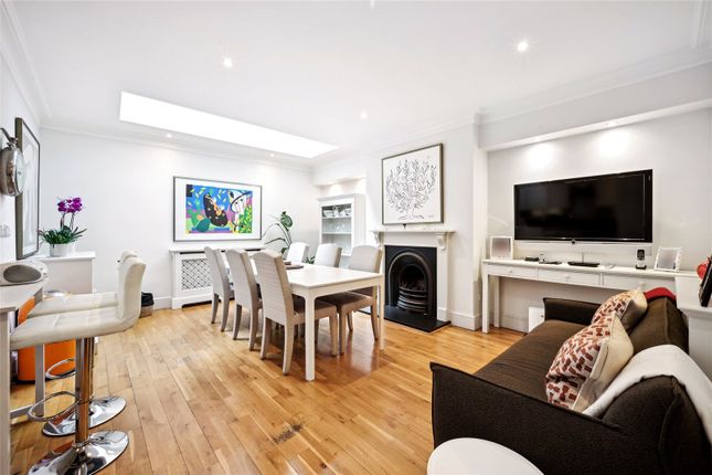 Mews house to rent in Pont Street Mews, London