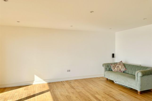 Flat for sale in Rock-A-Nore Road, Hastings